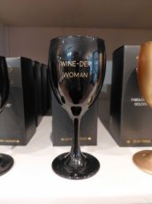 SOJAKAARS - WINE-DER WOMAN